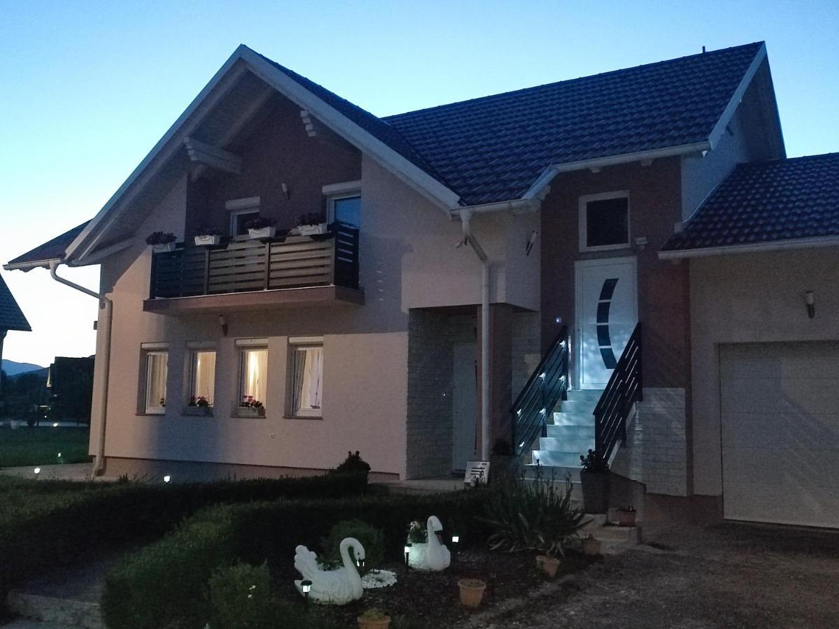 Apartman Swans Otočac Exterior foto